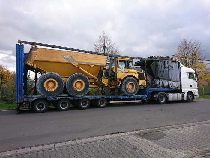 Mangelnde Ladungssicherung bei diesem Sattelzug