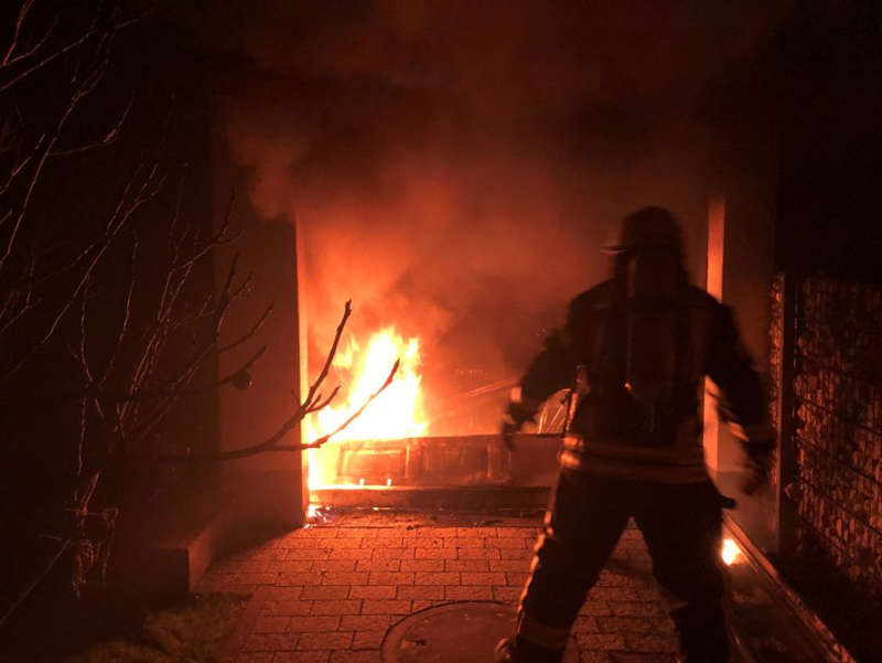 Feuer in Garage (Foto: Polizei RLP)