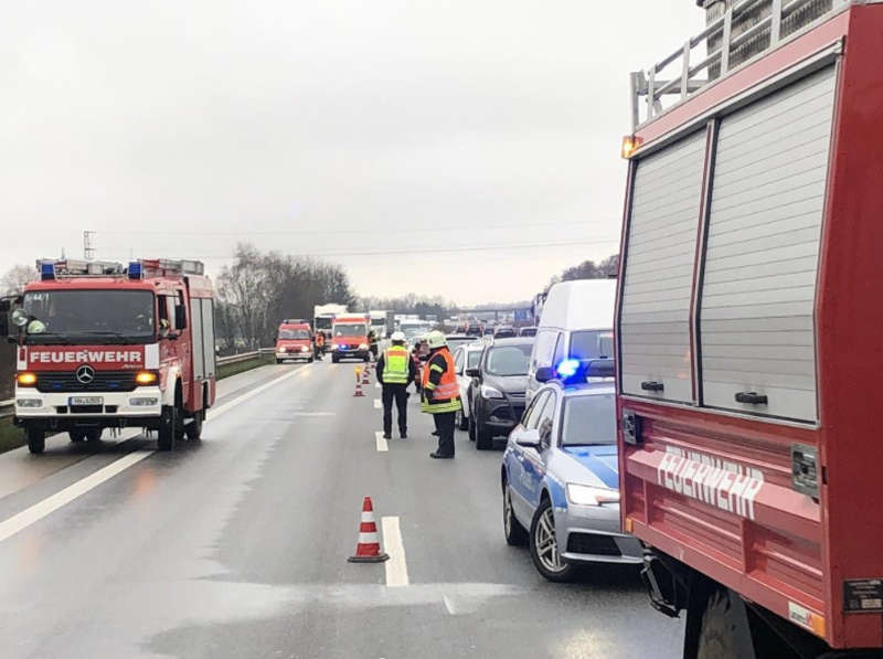 Die BAB 65 musste voll gesperrt werden (Foto: Feuerwehr Neustadt)