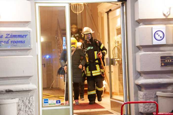 Brand im Moulin Rouge Nähe Bahnhof