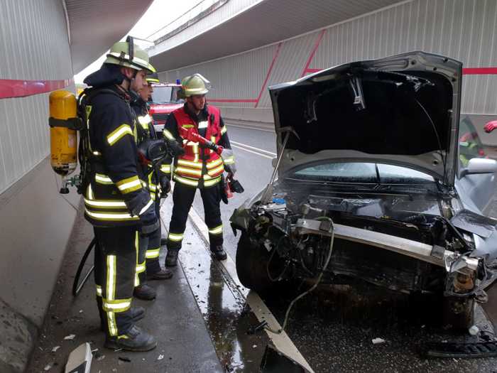 Verkehrsunfall im Tunnel-2