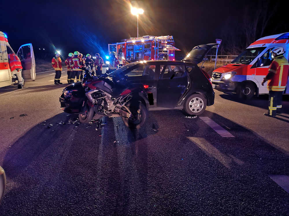 Die Unfallstelle auf der B271 (Foto: Polizei RLP)