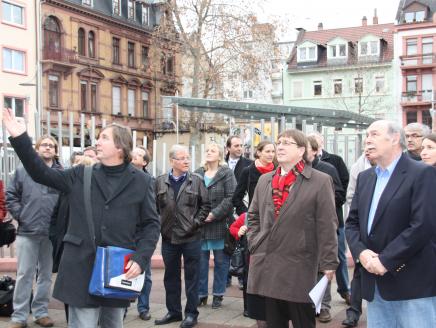 Bürgermeister Quast beim Informationsrundgang