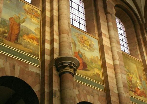 Drei der im Dom verbliebenen Schraudolph-Fresken aus dem Marienzyklus