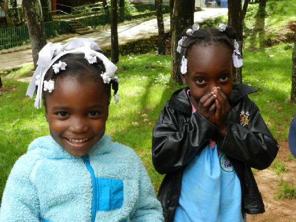 die Kinder im Kinderdorf St. Hélène freuen sich riesig über jeden Besuch