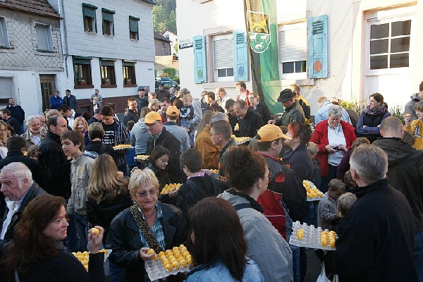 Eierpicken, eine Tradition in Lambrecht