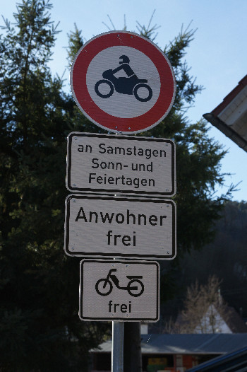 Verkehrsschild am Ortseingang von Frankeneck