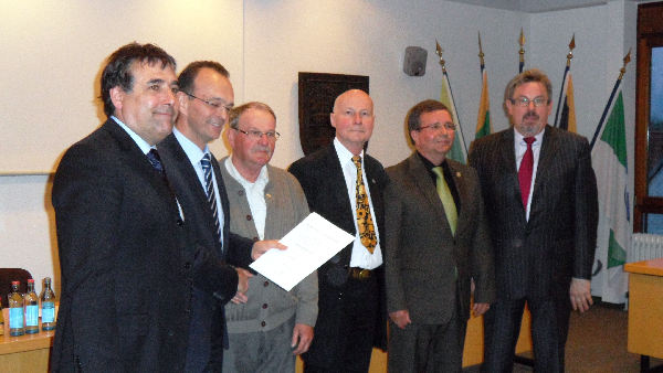 v.l.n.r. Bürgermeister Reinhard Scherrer, Landrat Dr. Fitz Brechtel, Stadtrat Günter Kaiser, Stadtrat a.d. Dr. Helmut Hermann, Stadtbeigeordneter Karl Münzing und Stadtbürgermeister Franz Xaver Scherrer