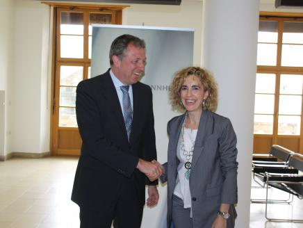 Oberbürgermeister Dr. Peter Kurz und die Bürgermeisterin aus Bilbao, Ibone Bengoetxea.