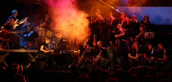 img-138259-Bluelightbigband.jpg
