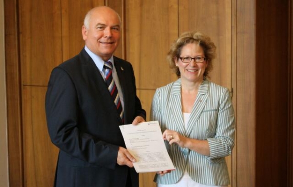 OB Hans Georg Löffler und Dagmar Barzen, Präsidentin der Aufsichts- und Dienstleistungsdirektion (ADD)