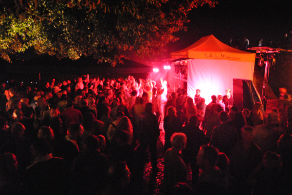 Am 24.08.12 heißt es: "Die Burg rockt!"