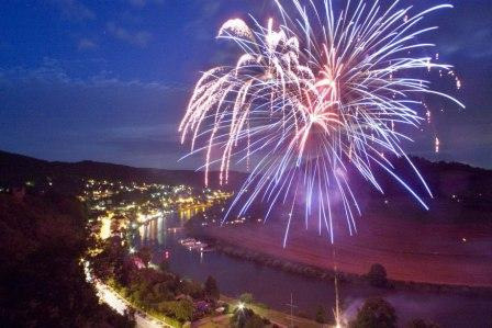 Vierburgenbeleuchtung mit Brillantfeuerwerk am 28. Juli in Neckarsteinach