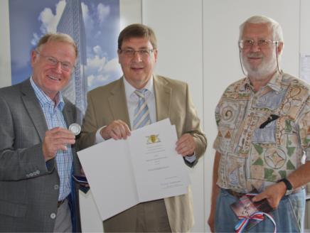 Dr. Gerhard Rietschel, Bürgermeister Lothar Quast und Paul Hennze