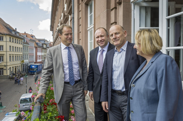 OB Dr. Eckart Würzner und Erster Bürgermeister Bernd Stadel mit Verkehrsminister Winfried Hermann und Wissenschaftsministerin Theresia Bauer