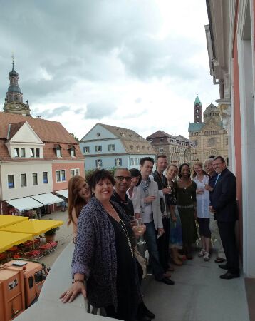 img-133410-GruppenbildBalkon.jpg