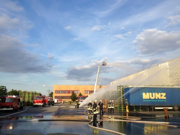 Feuerwehr-Großübung bei der Firma Michelin in Landau
