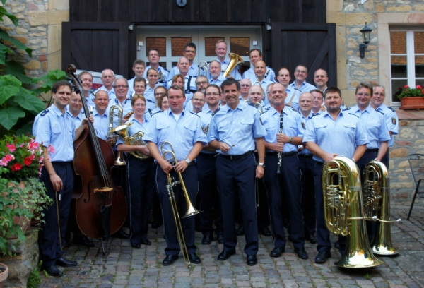 das Polizeiorchester Rheinland-Pfalz unter der Leitung von Norbert Hebertinger