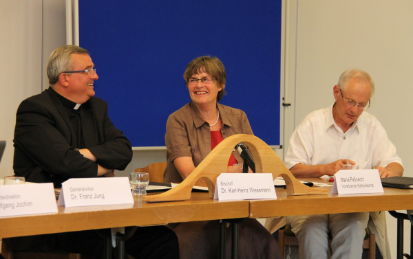 Bischof Dr. Karl-Heinz Wiesemann, Maria Faßnacht, die Vorsitzende des Katholikenrats im Bistum Speyer, und Alfred Lenz vom Vorstand des Katholikenrats