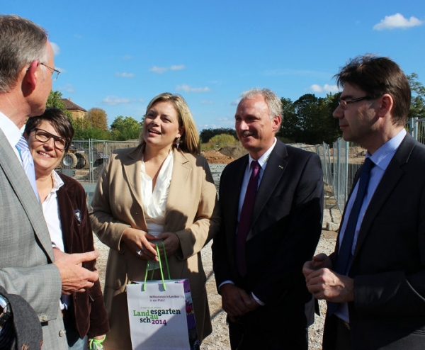CDU-Landesvorsitzende Julia Klöckner besucht die Landesgartenschau