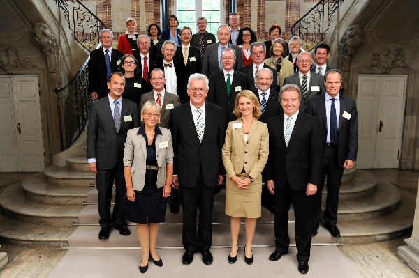 Nach der konstituierenden Sitzung: Fototermin mit den Mitgliedern des Beirates für nachhaltige Entwicklung der Landesregierung Baden-Württemberg