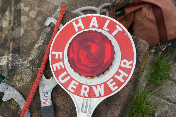 Symbolbild, Feuerwehr, Kelle