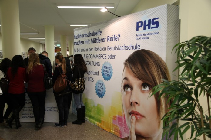 Schulen waren ebenfalls auf der Berufsmesse in der IGS Ludwigshafen Edigheim vertreten