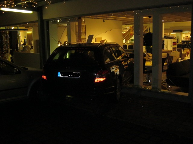 img-126342-Schaufensterunfall-20121107-103416.jpg