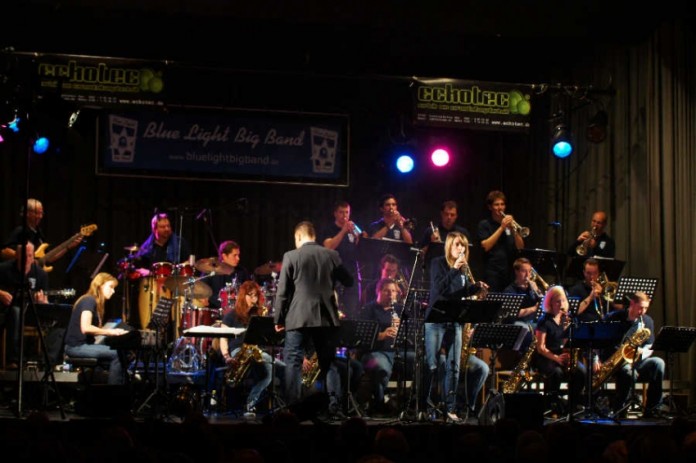 die Bluelightbigband unter der Leitung von Manuel Kuntz