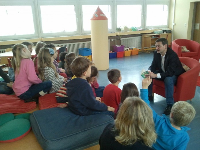 img-124969-Vorlesen.jpg
