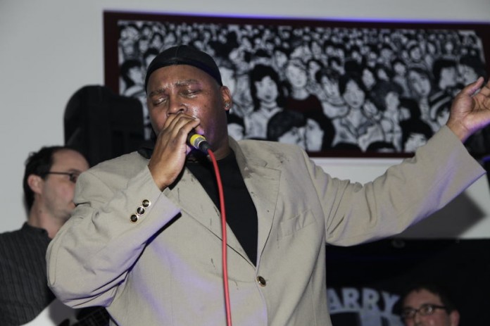 Larry Hawthorne beim Solodebut im Elefanten in Frankenthal