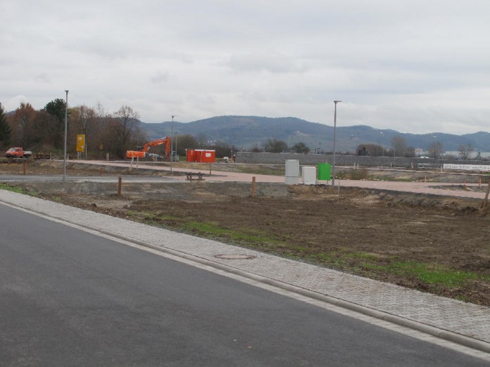 Blick von der Heppenheimer Straße über das neue Baugebiet "Am Wiesenteich" in Richtung Odenwald