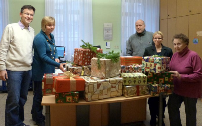 Weihnachtsfreude schenken - 20 Weihnachtspäckchen für Klienten des Sozialpsychiatrischen Dienstes