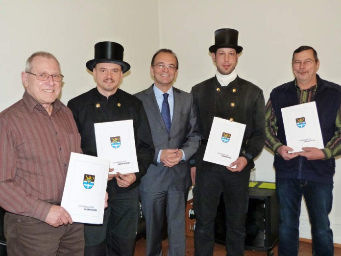 (von links nach Rechts): Wolfgang Hübenthal, Mario Rupprecht, Landrat Dr. Fritz Brechtel, Kai Scherer, Alfred Scherer