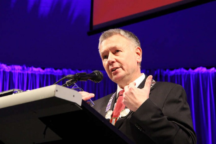 Oberbürgermeister Dr. Klaus Weichel