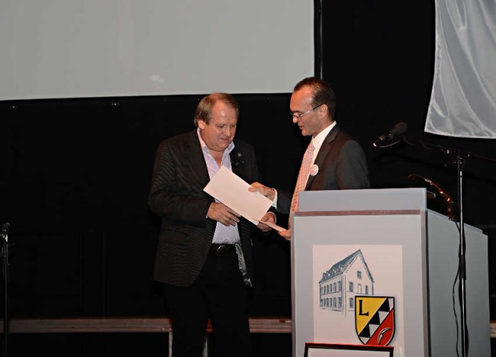 img-120208-130111_Landesehrennadel_Emling_neu.jpg