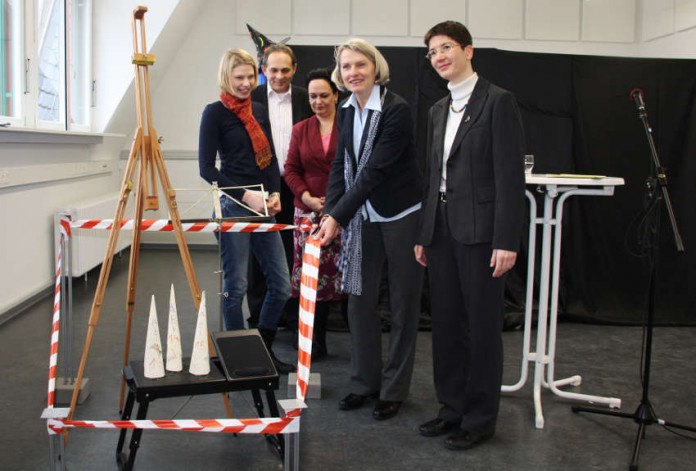 Bildungsbürgermeisterin Dr. Ulrike Freundlieb bei der Einweihung der neu renovierten Fachräume des Elisabeth-Gymnasiums