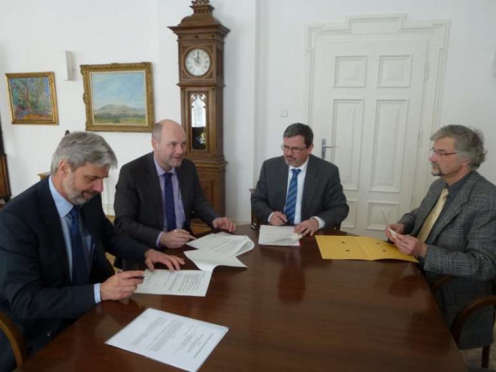 v.l.n.r: Michael Schurich, Alexander Braun, OB Hansjörg Eger, Hans-Joachim Ritter