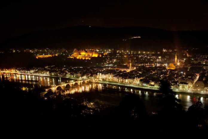 Das Heidelberger Schloss bei der Earth Hour im Jahr 2012