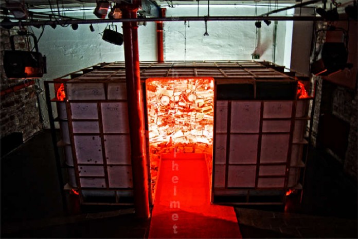 der "Rotraum" - Installation in der Galerie Wilhelm