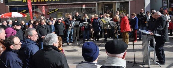 Am Samstag wurde die obere Hauptstraße nach einer umfangreichen Sanierung mit allerlei Aktivitäten offiziell von Oberbürgermeister Hans Georg Löffler eröffnet.