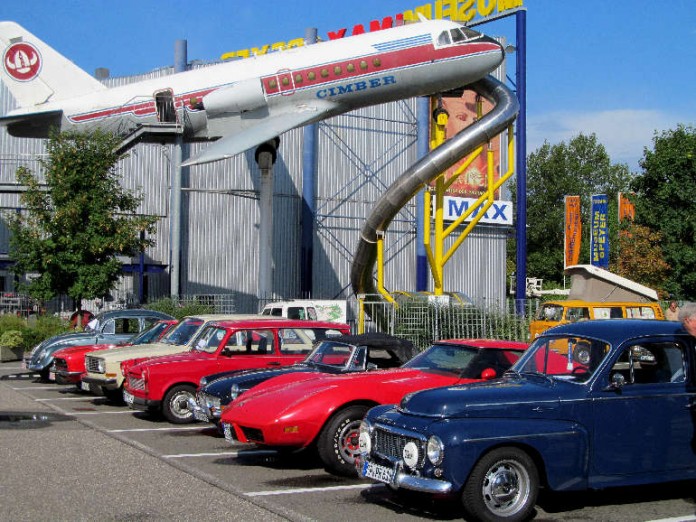 Oldtimer vor dem Technik Museum Speyer