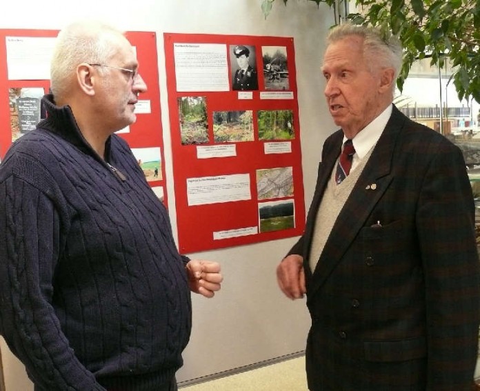 1945 von amerikanischen Jägern in Kindsbach abgeschlossen: Theo Nau (rechts) mit Uwe Benkel