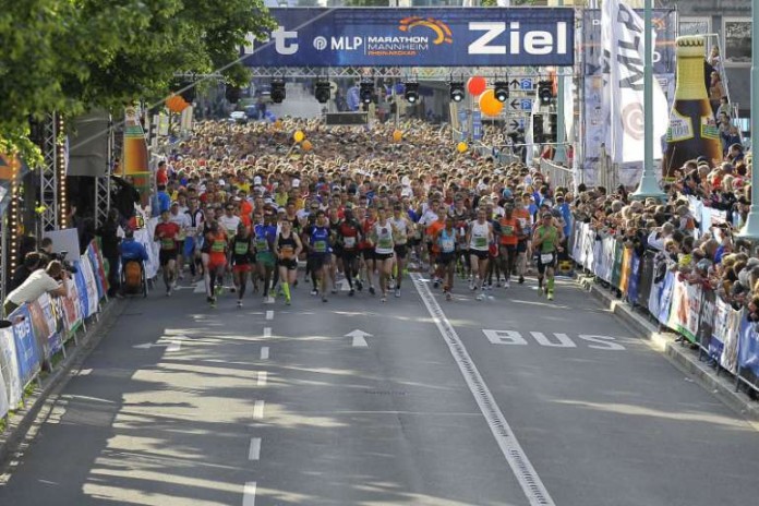 Foto des Marathonstarts 2012