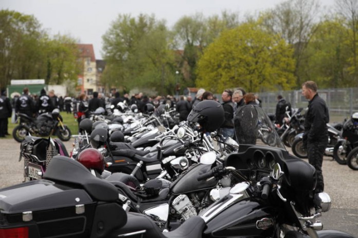 Der Sammelplatz auf der Rheinau war voll von Motorrädern