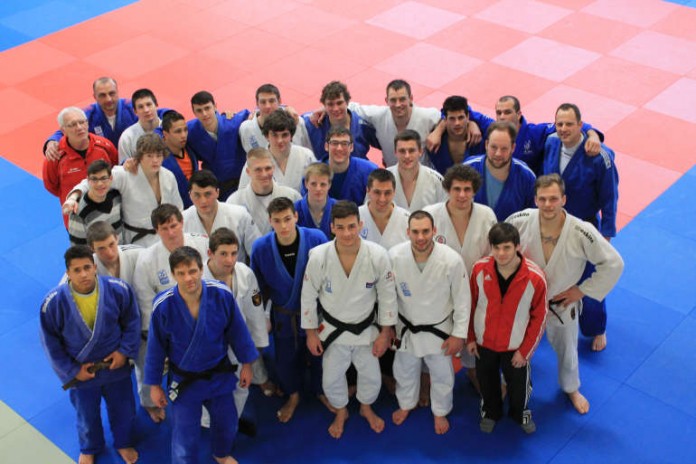 Mannschaftsbild des Männerteams des JSV Speyer