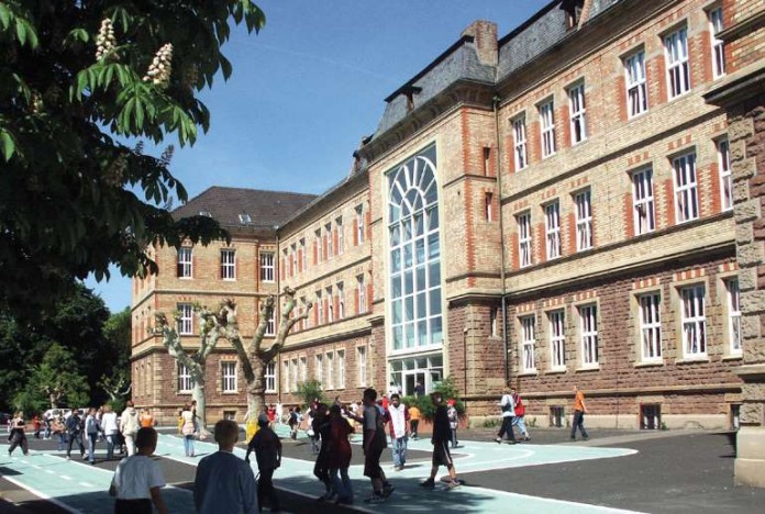 Wichtige berufliche Aus- und Weiterbildungsstätte: Meisterschule für Handwerker in Kaiserslautern.