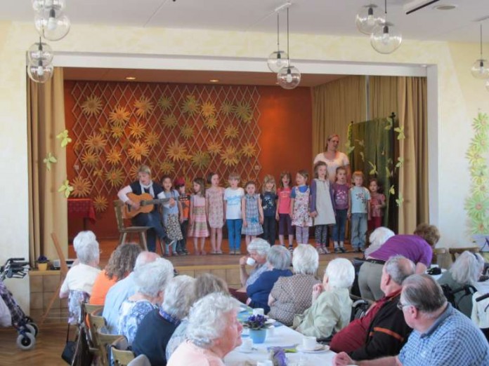 80 Seniorinnen und Senioren erlebten einen gemütlichen Nachmittag.