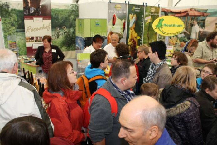 Reges Interesse am Stand der Südpfalz-Tourismus Landkreis Germersheim e.V.