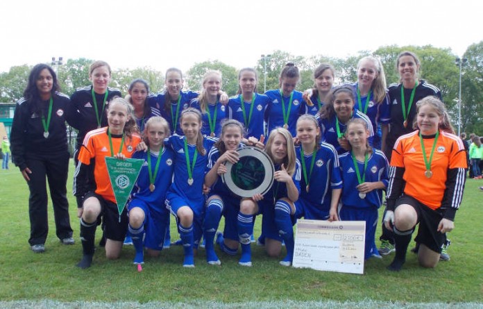Die bfv U15-Auswahl ergatterte den ersten Länderpokal in der bfv-Juniorinnen-Geschichte.